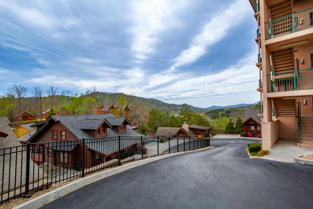 The Bear Paw Palace Mtn View And Community Pools Pigeon Forge Bagian luar foto