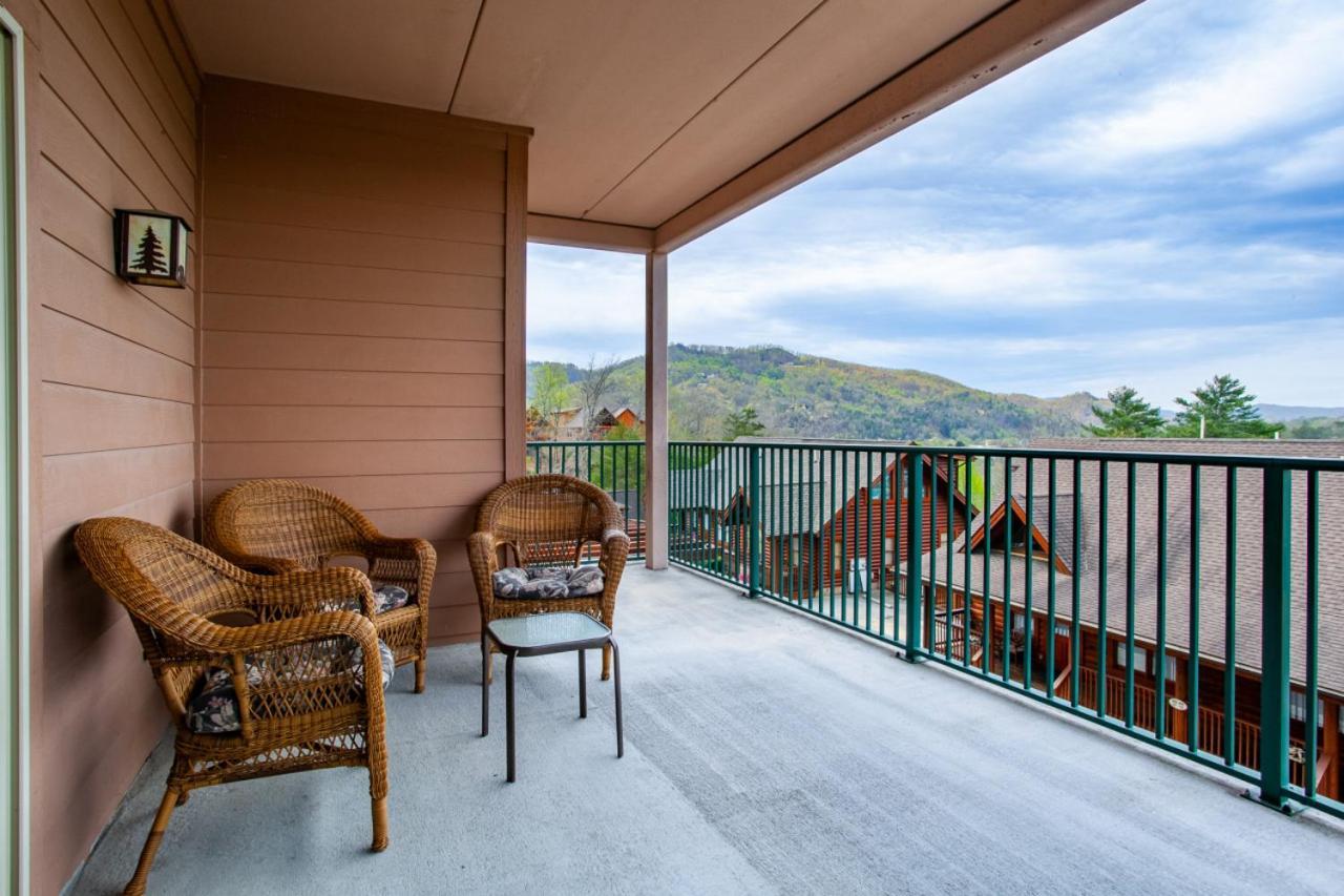 The Bear Paw Palace Mtn View And Community Pools Pigeon Forge Bagian luar foto