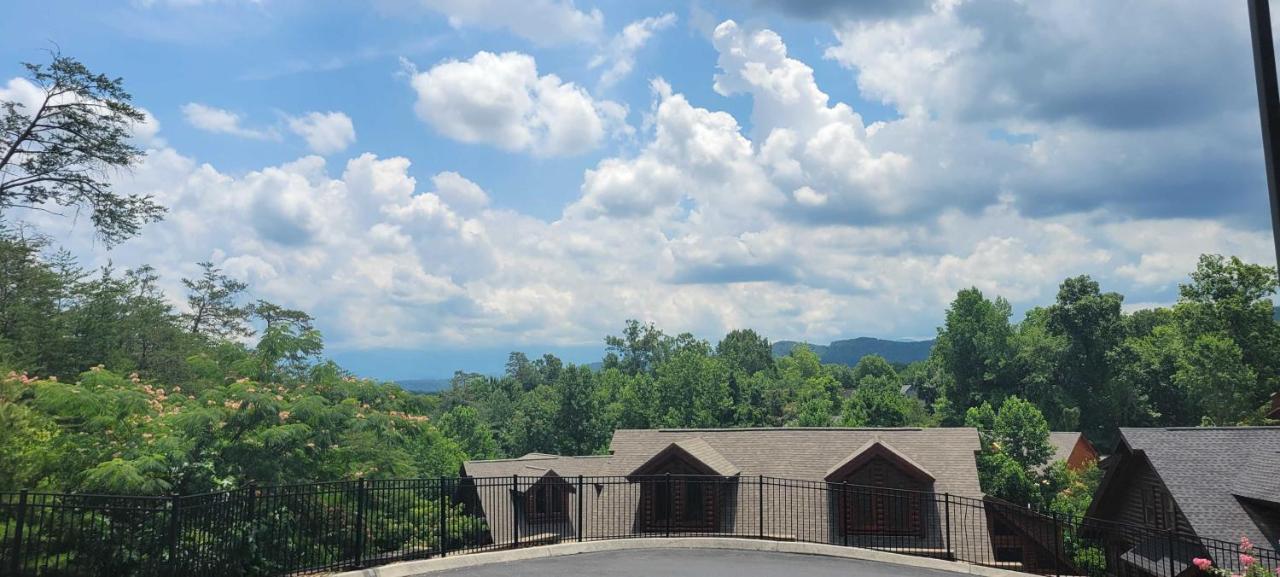 The Bear Paw Palace Mtn View And Community Pools Pigeon Forge Bagian luar foto